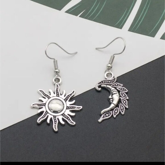 SILVER sun and moon earrings minimalist boho jewelry - Picture 1 of 4